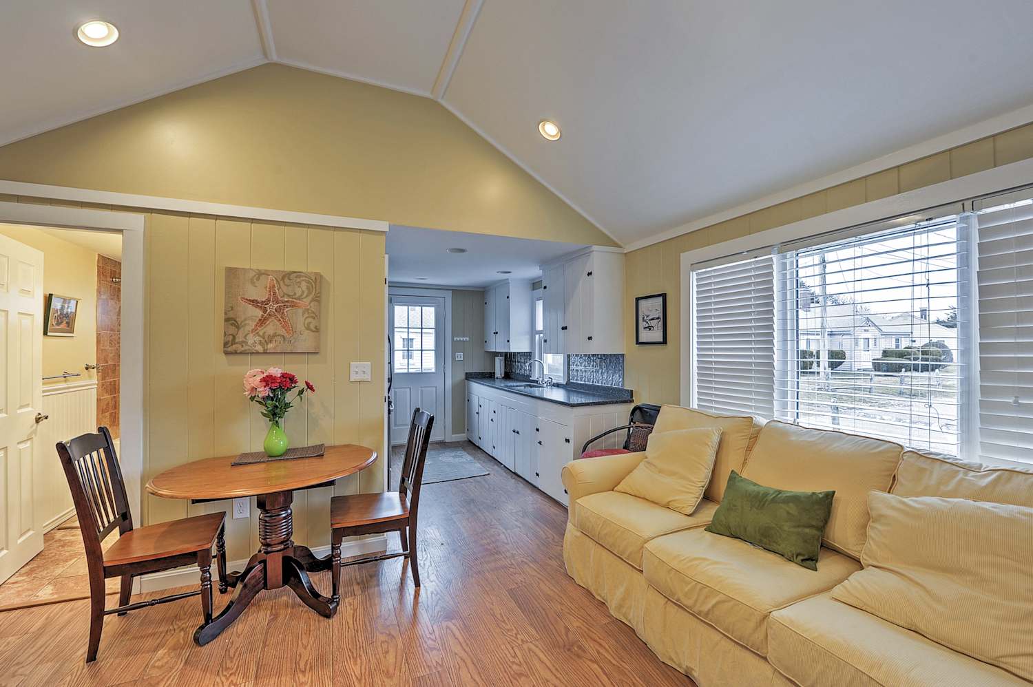 Classic Centerville Condo 3 Blocks from the Beach!