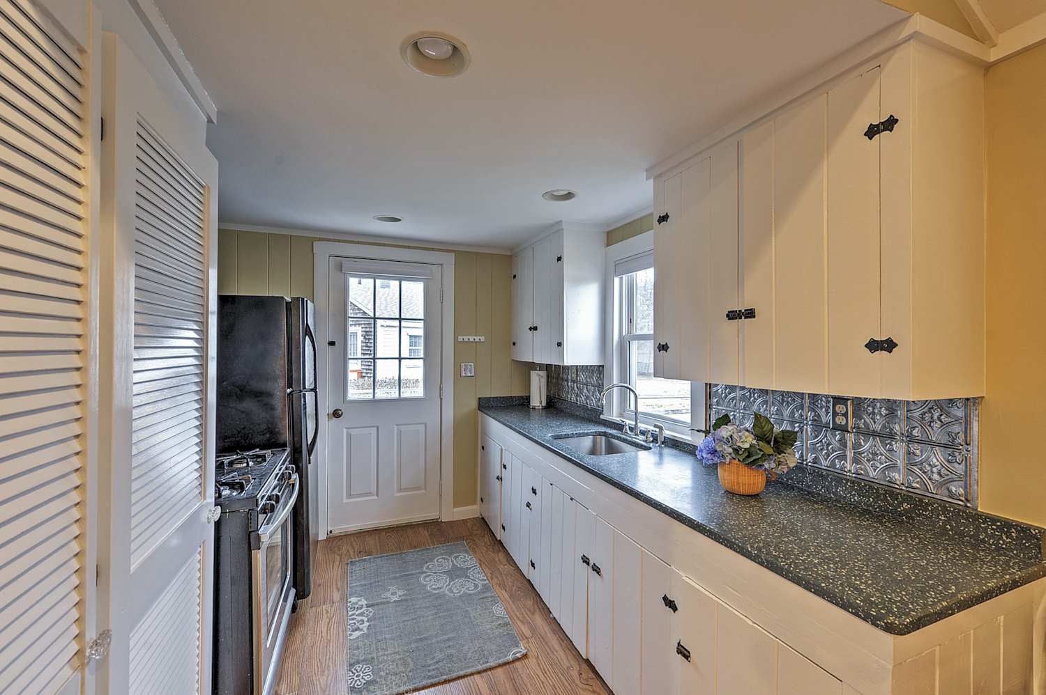 Classic Centerville Condo 3 Blocks from the Beach!