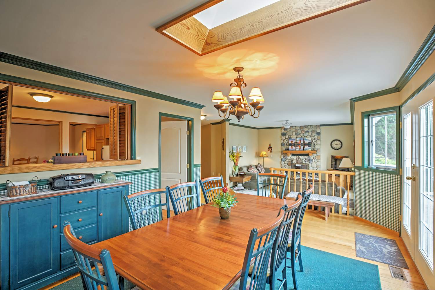 Oceanfront 5BR Sooke Home w/Hot Tub & Huge Deck!