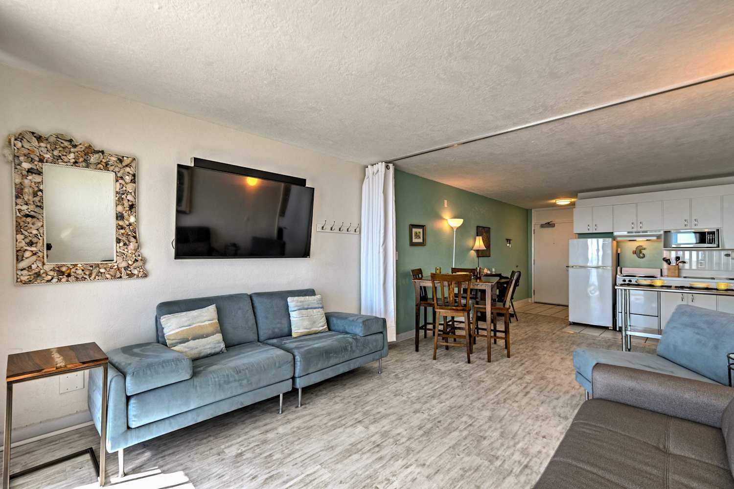Daytona Beach Resort Condo w/Pool & Hot Tub Access