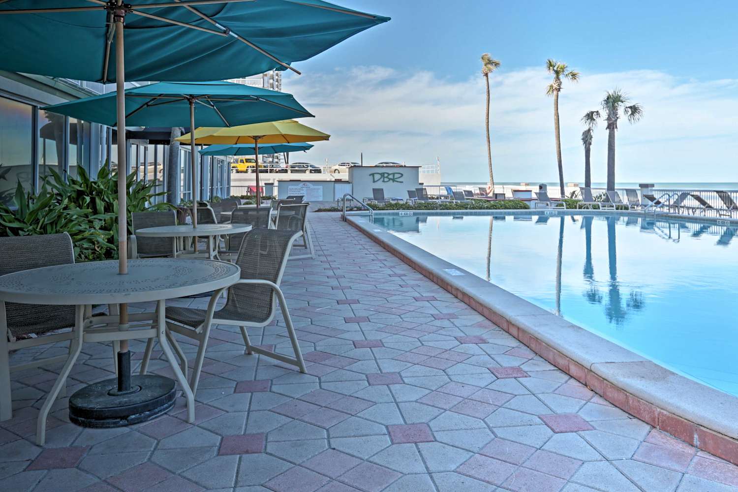 Cozy Beachfront Daytona Beach Condo w/ Pool Access