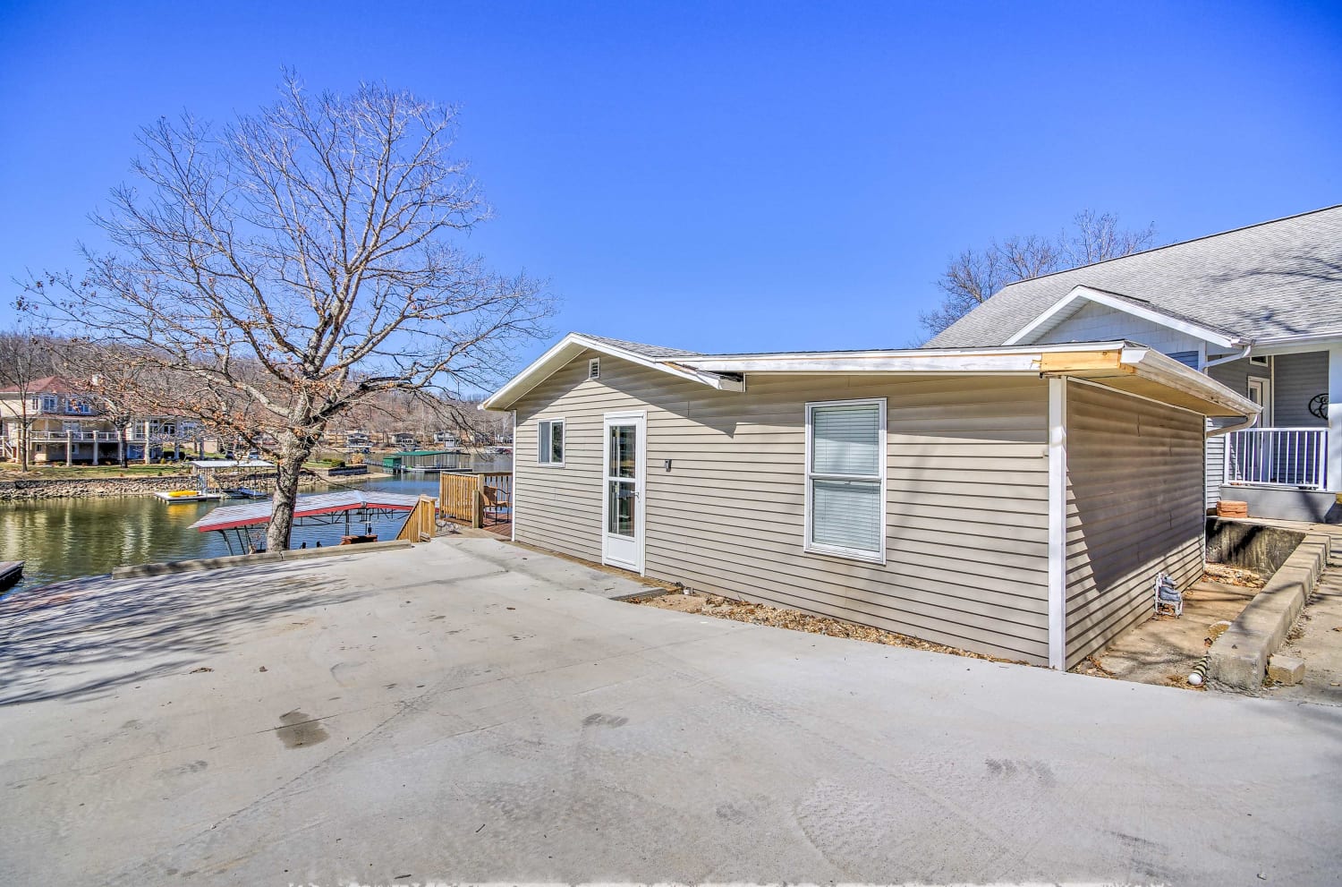 Waterfront Lake of the Ozarks Cabin w Boat Dock