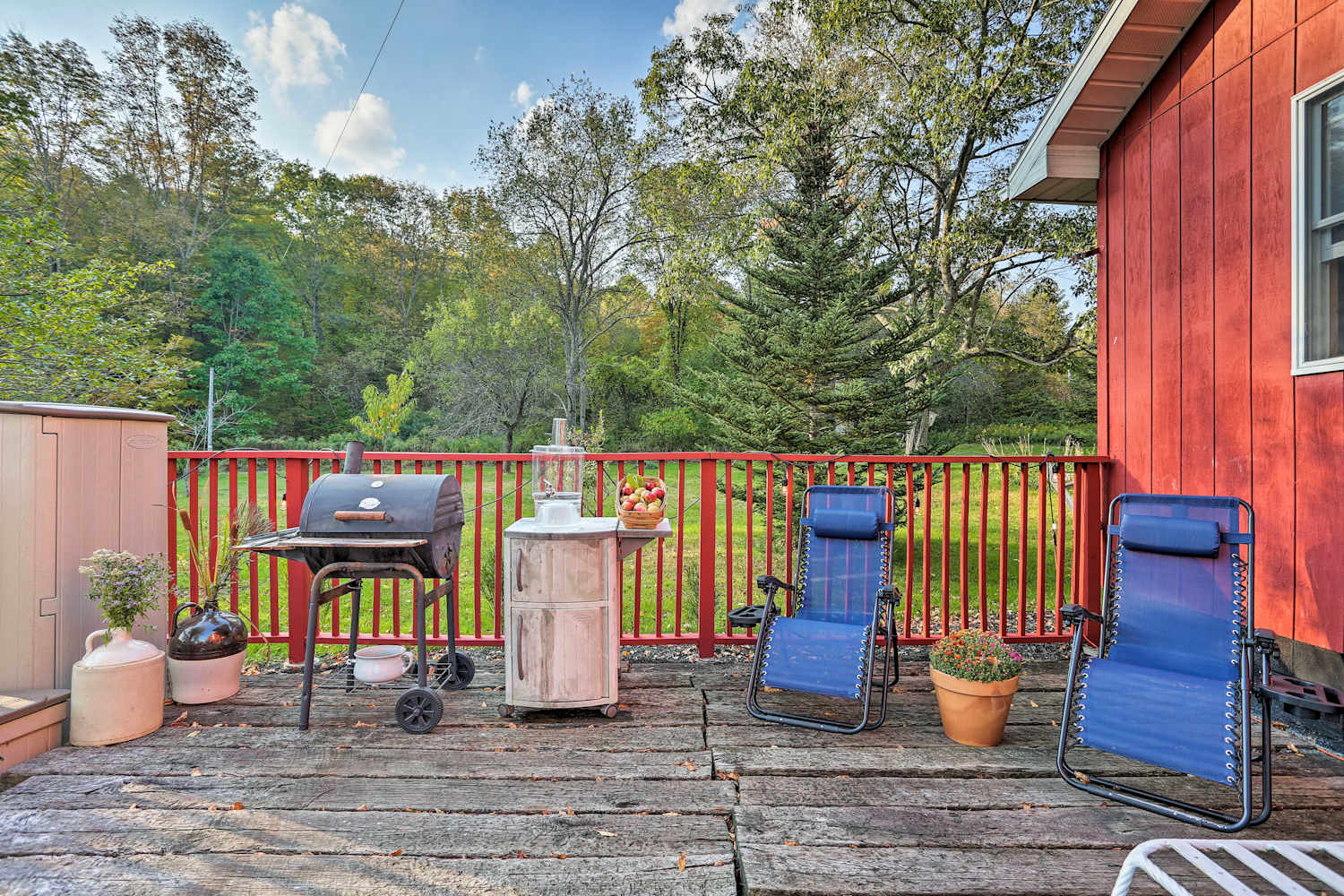 'Hummingbird Farm' on 10 Acres near Hancock!