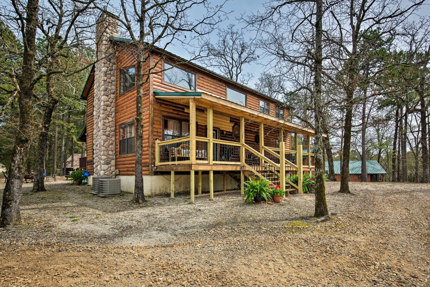 Beavers Bend State Park Cabin w/Hot Tub & Fire Pit