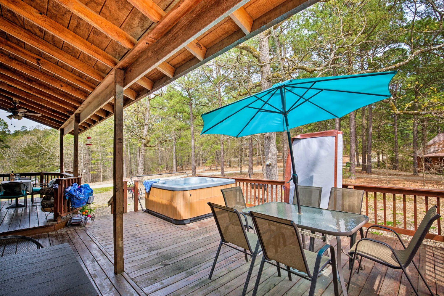 Beavers Bend State Park Cabin w/Hot Tub & Fire Pit