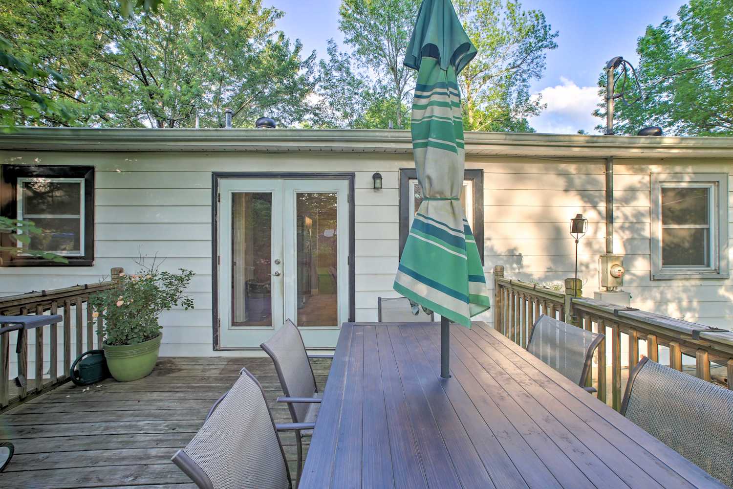 Pet-Friendly Home w/Yard, Near Downtown+UARK!