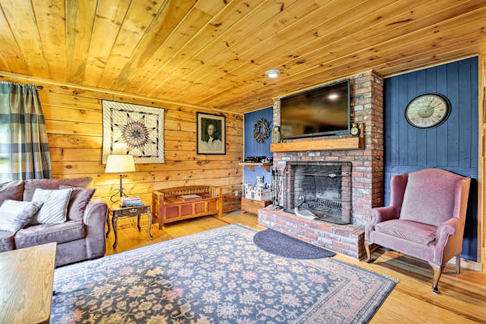 Jacksonville Cabin w/ Wraparound Deck & Views | Evolve