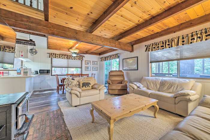 NEW! Arnold Cabin Retreat w/ Game Room + Hot Tub! | Evolve