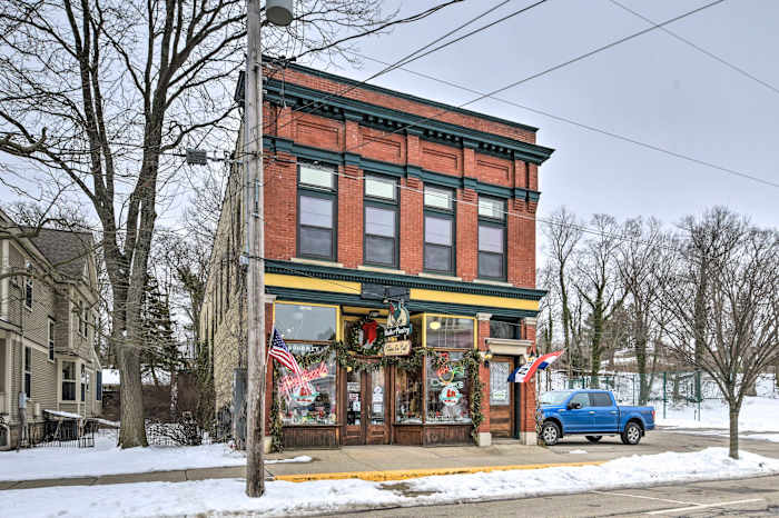 Historic Downtown Saugatuck Loft Apartment