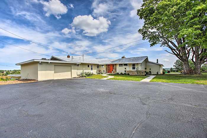 70 S Themed Traverse City Home W Hot Tub