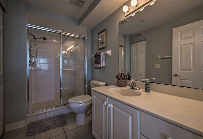 Daytona Beach Shores Condo w/ Pool - 5 Mi to Pier!