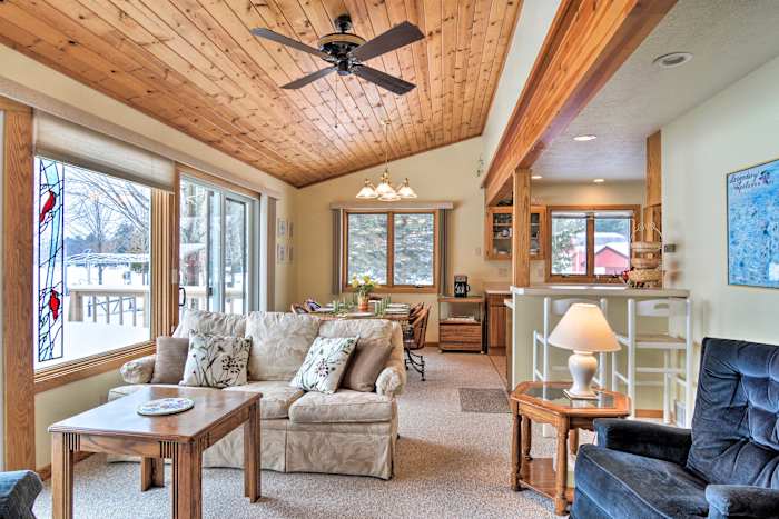 Cedar Cottage Private Beach On Lake Leelanau
