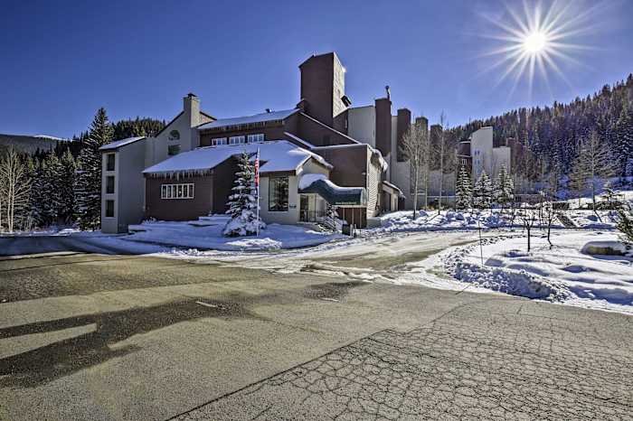 New Refined Ski In Ski Out Retreat W Pool Access