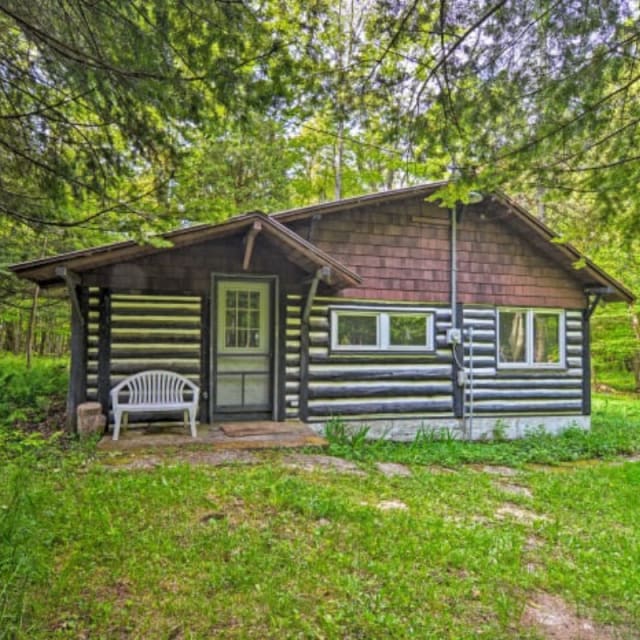 Vacation rental cabin in Harbor Springs, Michigan