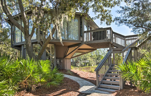 Beachside luxury vacation rental treehouse with moss