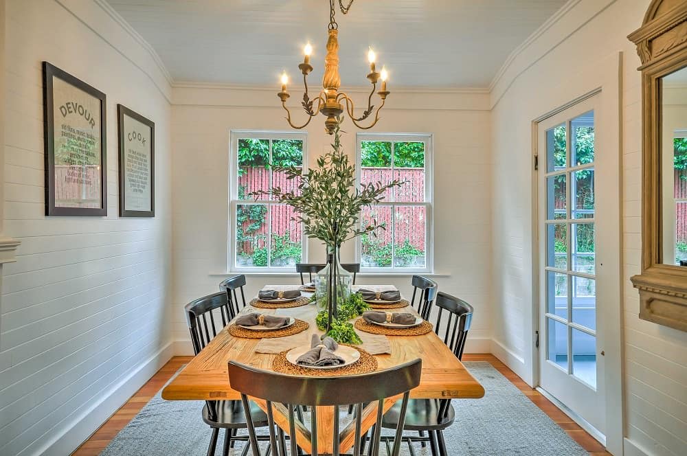 Cozy vacation rental dining room