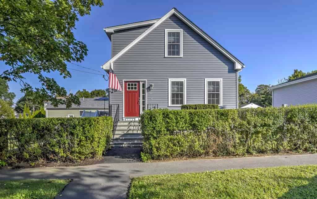 Patriotic vacation retnal farmhouse in Bristol, Rhode Island