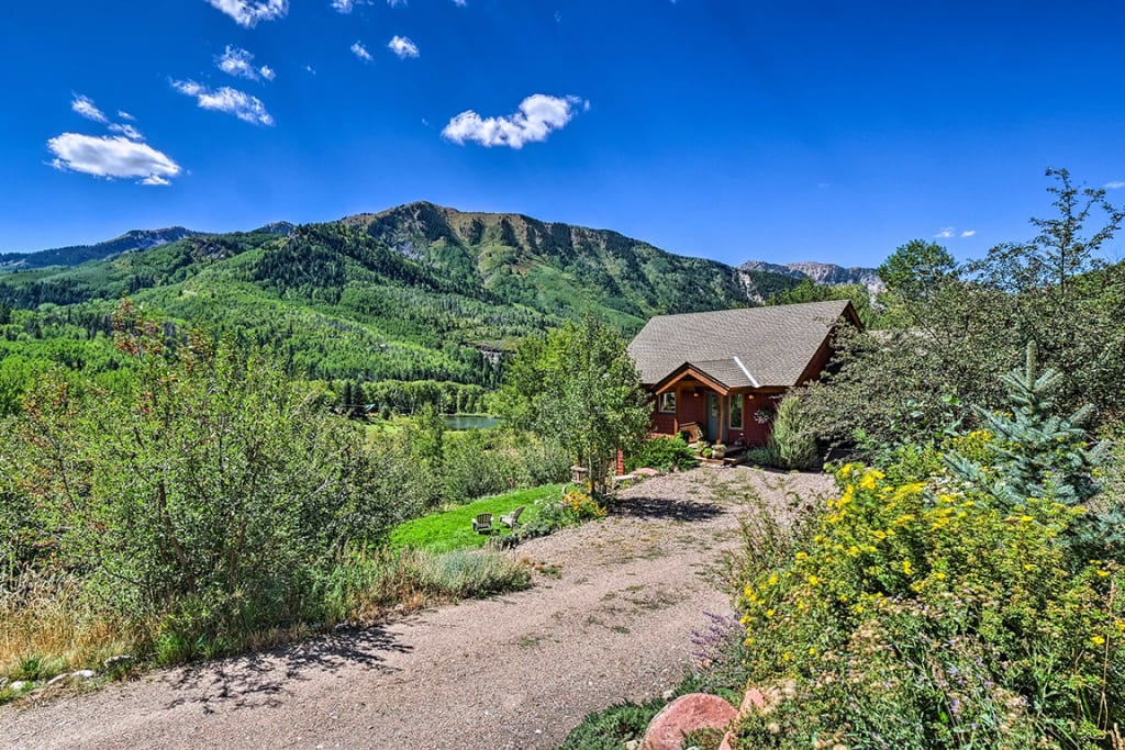 photo of a vacation rental cabin with mountain views on a clear day