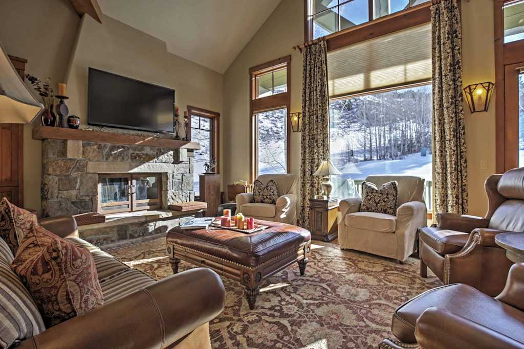 Vacation rental living room with cozy furniture and snow outside