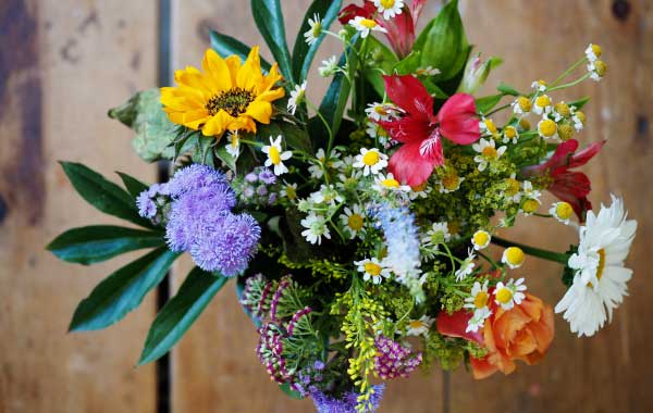 A bouquet of fresh flowers as a vacation rental welcome gift idea