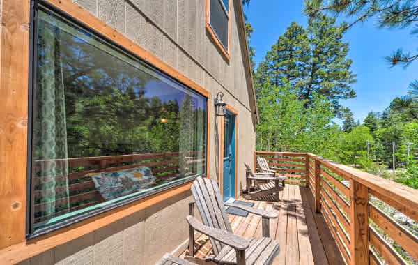The deck of a Cloudcroft, New Mexico vacation rental