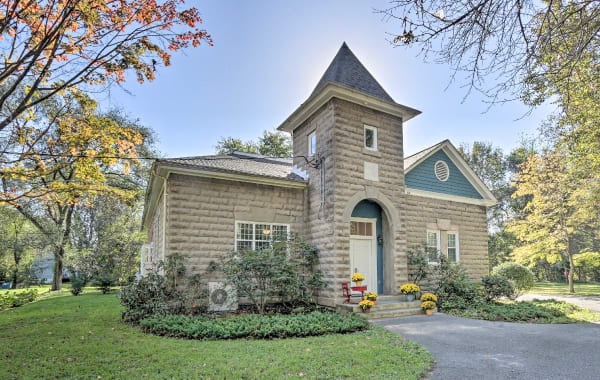 Renovated schoolhouse vacation rental property near Kearneysville, WV