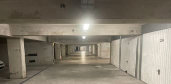 Image 1 - Parking/box · Marseille 05 (13005) · 1 pièce · 25m²
