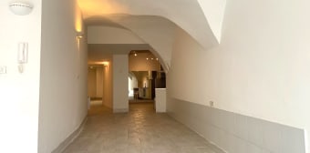 Image 2 - Local · Trets (13530) · 1 pièce · 69m²