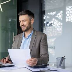 Conseiller immobilier dans une agence