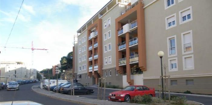 Image 1 sur 2 - Parking/box  ·  Location · Sete (34200) · 9m²
