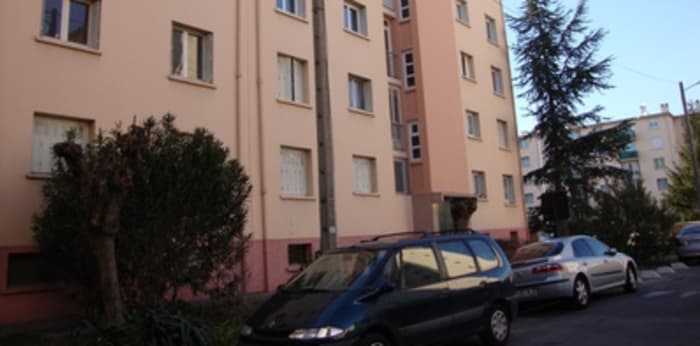 Image 2 sur 3 - Parking/box  ·  Location · Nimes (30000) · 12m²