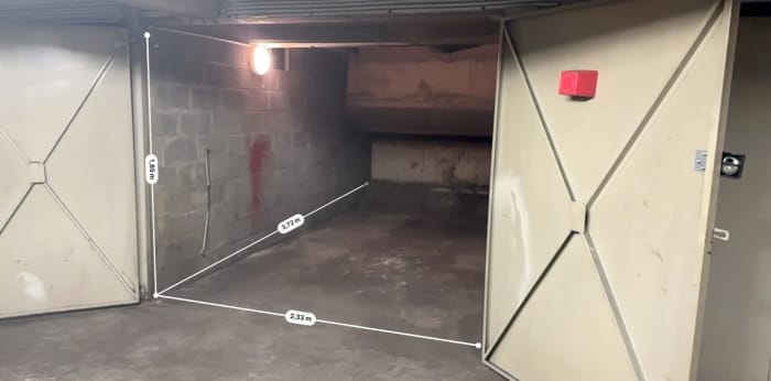 Image 1 sur 7 - Parking/box  ·  Location · Paris (75011) · 12m²