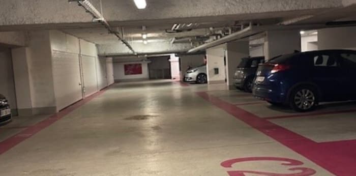 Image 3 sur 5 - Parking/box  ·  Location · Paris (75017) · 1m²