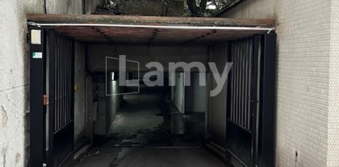 Image 3 sur 5 - Parking/box  ·  Location · Paris (75116) · 12m²