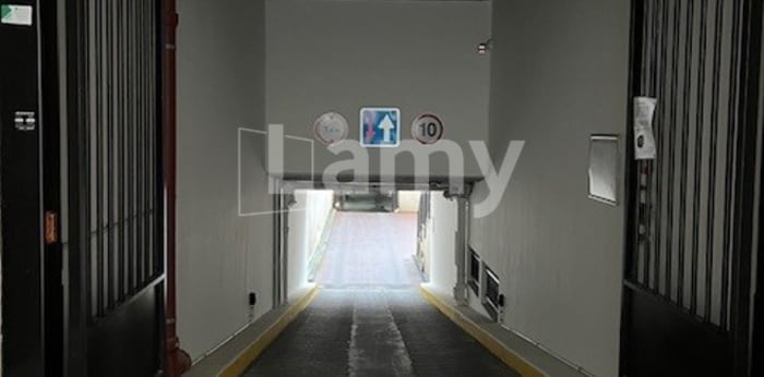 Image 2 sur 5 - Parking/box  ·  Location · Paris (75116) · 12m²
