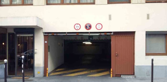 Image 1 sur 5 - Parking/box  ·  Location · Paris (75017) · 12m²