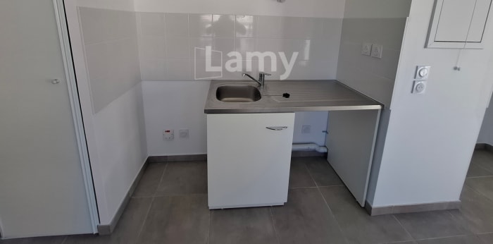 Image 8 sur 10 - Appartement  ·  Location · Marseille (13010) · 4 pièces · 69m²