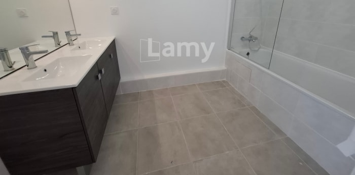 Image 9 sur 10 - Appartement  ·  Location · Marseille (13010) · 4 pièces · 69m²
