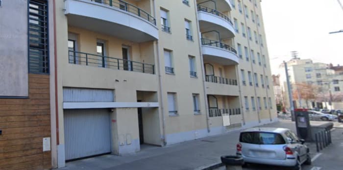 Image 1 sur 3 - Parking/box  ·  Location · Villeurbanne (69100) · 14m²