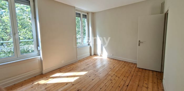 Image 2 sur 7 - Appartement  ·  Location · Clermont Ferrand (63000) · 3 pièces · 74m²