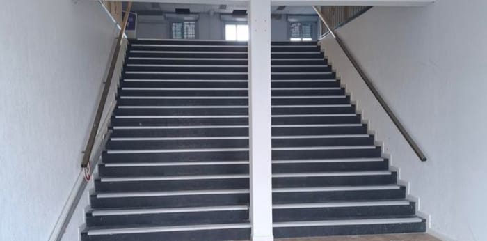 Image 2 sur 9 - Local  ·  Location · Toulouse (31200) · 491m²
