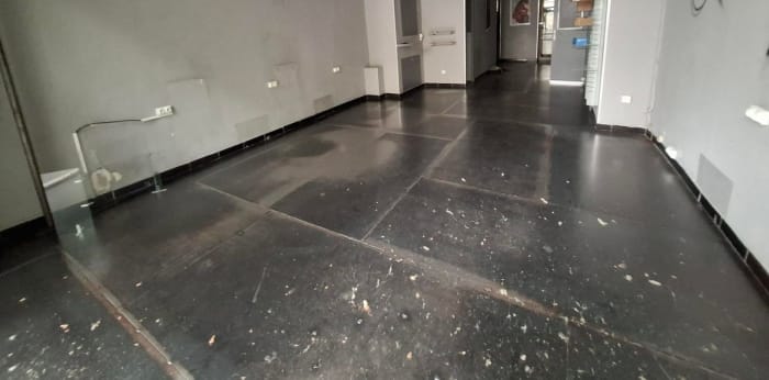 Image 4 sur 10 - Boutique  ·  Location · Marseille (13005) · 1 pièce · 80m²
