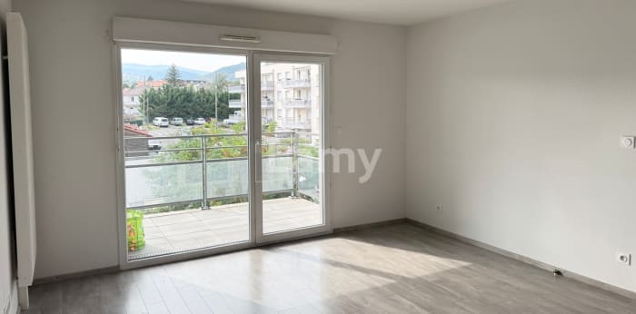 Image 2 sur 6 - Appartement  ·  Location · Clermont Ferrand (63100) · 3 pièces · 61m²