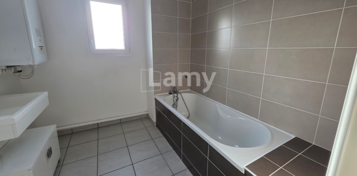 Image 5 sur 6 - Appartement  ·  Location · Clermont Ferrand (63100) · 3 pièces · 61m²