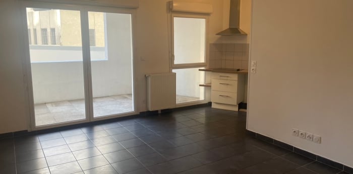 Image 4 sur 9 - Appartement  ·  Location · Marseille 03 (13003) · 2 pièces · 46m²