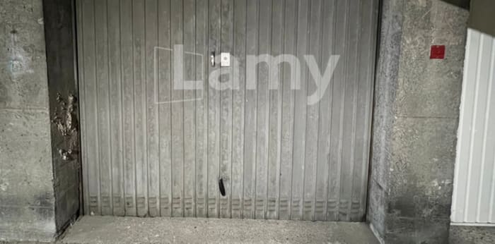 Image 1 sur 3 - Parking/box  ·  Location · Villeurbanne (69100) · 10m²
