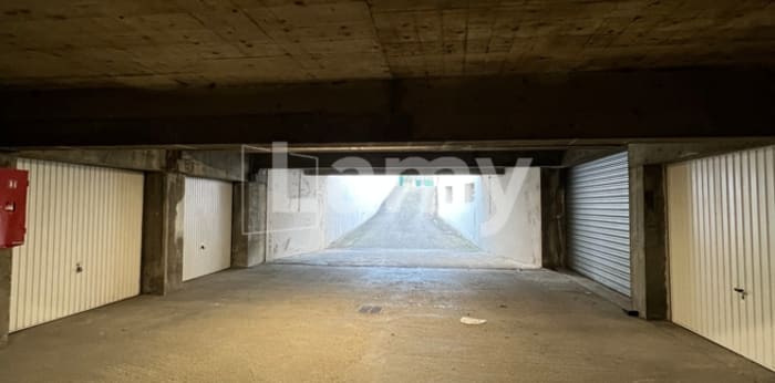 Image 2 sur 3 - Parking/box  ·  Location · Villeurbanne (69100) · 10m²