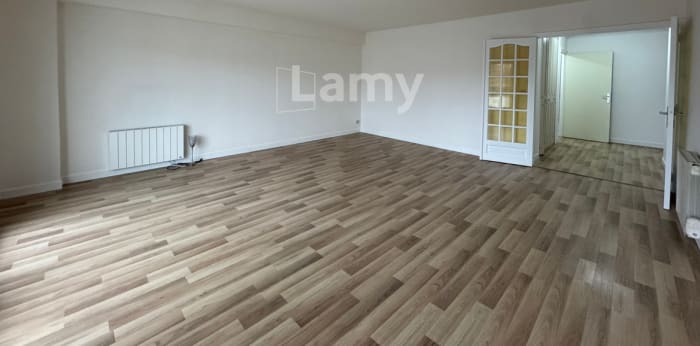 Image 1 sur 8 - Appartement  ·  Location · Lille (59000) · 3 pièces · 80m²