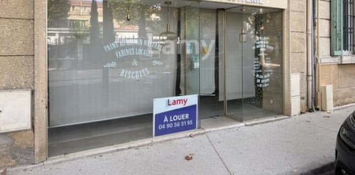 Image 1 sur 6 - Local  ·  Location · Salon De Provence (13300) · 2 pièces · 93m²