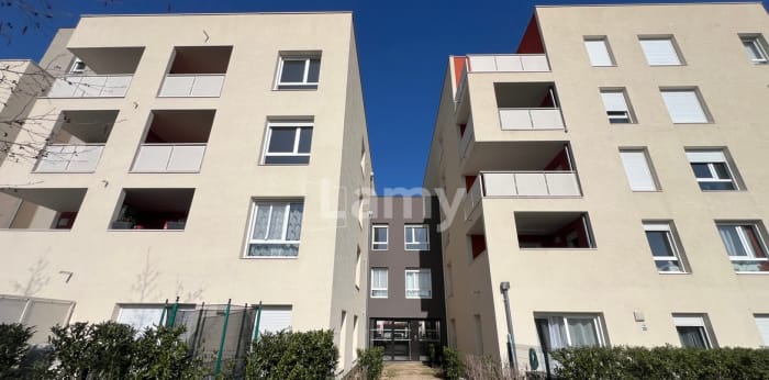 Image 1 sur 8 - Appartement  ·  Location · Villeurbanne (69100) · 3 pièces · 72m²